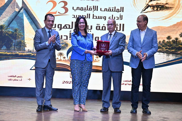 الزيرة تكرم عبد الحافظ بخييت الزيرة تكرم عبد الحافظ بخييت